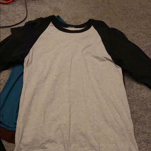 Bundle of medium shirts - Picture 2 of 4